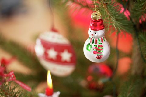 Snowman shaped Christmas tree ball