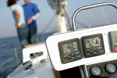 Navigation instruments of a sailboat